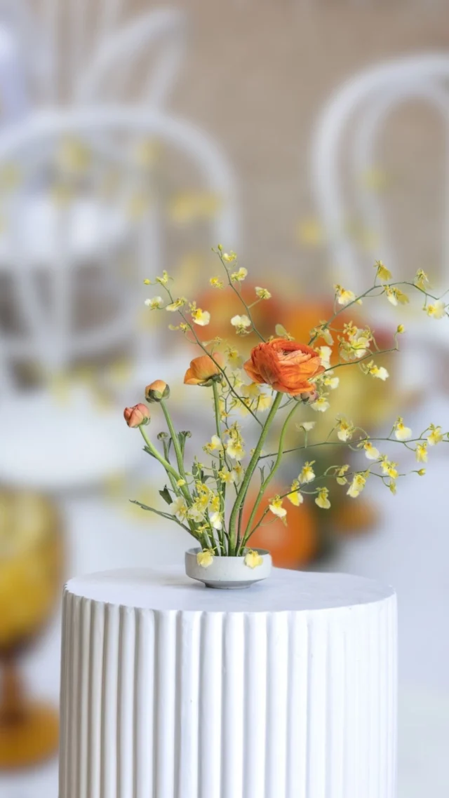 Elevate your tablescape with the elegance of flower bowls!
*
These stunning floral arrangements draw inspiration from the traditional Japanese art of Ikebana, which focuses on the harmonious balance of colour and line.
*
This minimalistic yet artistic floral style can be both bold & subtle depending on floral choice; and are perfect for indoor events and venue settings.
*
*
*
Florals & Styling @elderberryevents_
Photography @fleur_and_find